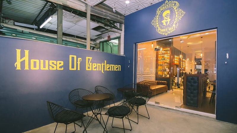 Augustus Barbershop - Tiệm tóc nam hoàng gia 