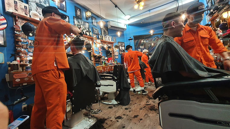 Đông Tây Barbershop - Tiệm tóc nam luxury