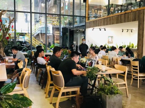 Top 8 tiệm cà phê Sài Gòn có wifi mạnh để học tập, làm việc 24 quan cafe wifi manh o tphcm